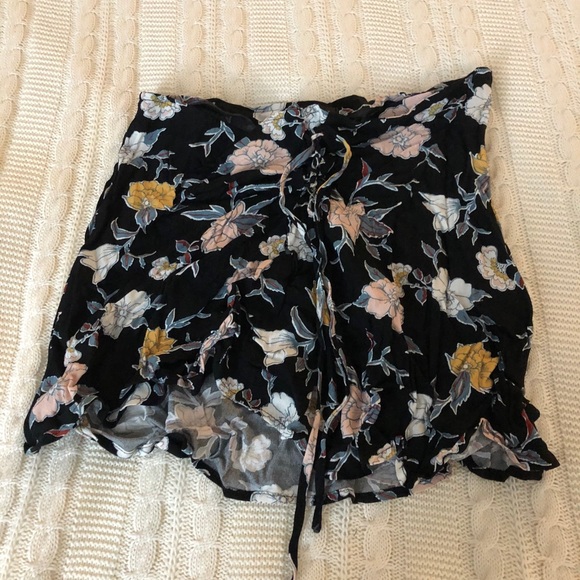 Kendall & Kylie Skirt - Picture 3 of 4